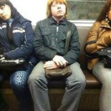 Ron Weasley asi ztratil Harryho. Jinak nechpeme ten neastn obliej.