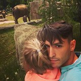 Michal Hrdlika se svou dcerkou v prask zoo.