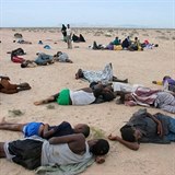 Uprchlci v africkm Nigeru doplatili na dvru paerkm. Ti skupinu pti...