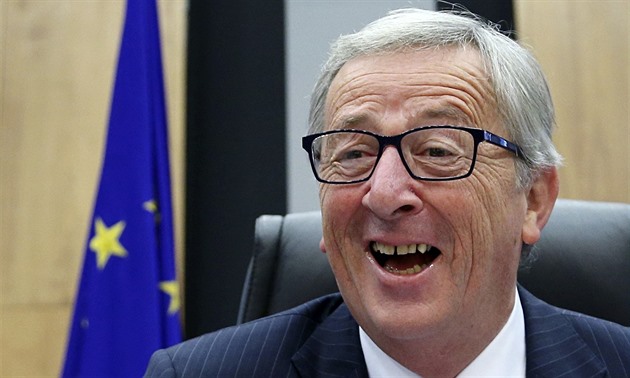 Úedníci z Junckerovy evropské komise opt pily s dalím nesmyslným zákazem. Ten se má týkat sluebních voz.