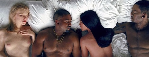 Taylor Swift nahá v posteli s Kanye Westem. O co tady jde?