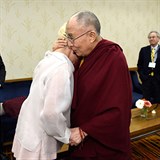 Lady Gagu ptomnost Dalai Lamy dojala k slzm.