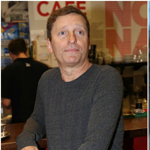 Původního Shreka nadaboval David Prachař, od 2. dílu mu pak propůjčil hlas David Novotný.