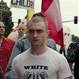 Radcliffe se jako agent FBI infiltruje do neonacistick teroristick skupiny.