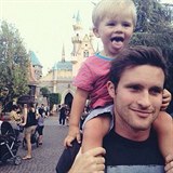 Na tu DILFs od Disneyland jsou stovky fotek pitalivch otc a jejcih...