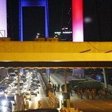 Mosty v Istanbulu byly uzaveny z evropsk strany.