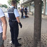 Mue je u v rukou policie, stejn tak jeho maeta. Motiv znm nen.