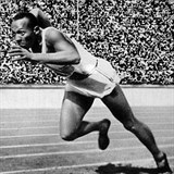Americk atlet Jesse Owens.