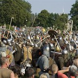 Prav vikingsk bitva se tem istovkami bojovnk ek v Keovicch.