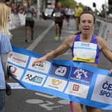 Prvn maraton v ivot bela Eva Vrabcov-Nvltov v kvtnu v Praze.