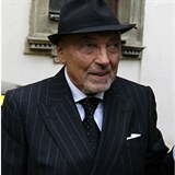 Karel Gott podal dojemné vyjádření k smrti slavného vizážisty. Karel Gott podal dojemné vyjádření k smrti slavného vizážisty.