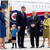 Krlovsk rodina se zdrav s kanadskm generlnm guvernrem Johnstonem a jeho...