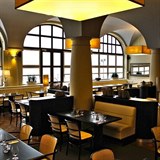 Soust hotelu je i luxusn restaurace, pro mnoho obyvatel chudho st zcela...