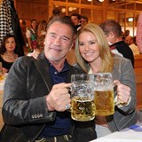 Schwarzenegger navtvuje Oktoberfest pravideln.