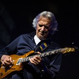 John McLaughlin je Haberova hudebn ikona.