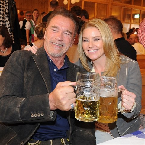 Arnold Schwarzenegger vyrazil, jako kad rok, na Oktoberfest a dn si ho...