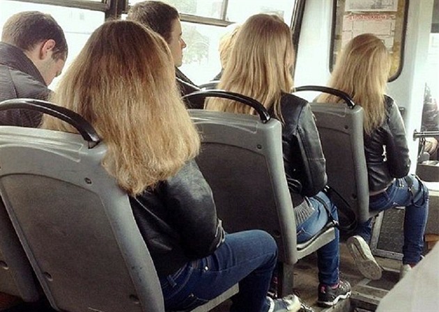 Blond hva, ern koen bundika a dny. Modern trendy pro nhodn trojata.