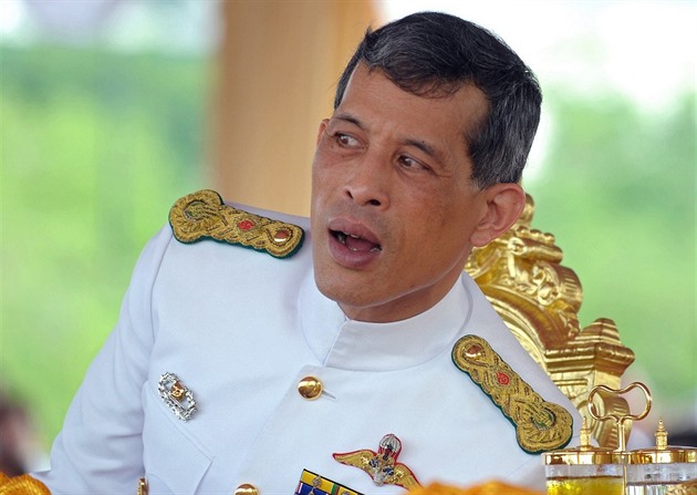 Thajský princ a následník trnu Maha Vajiralongkorn je pesným opakem svého...