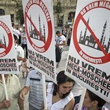 Rumuni jsou proti tomu, aby v jejich zemi s minimem muslim byla vystavna...