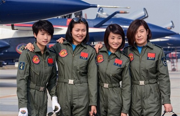 Yu Xu (druh zprava) snila o tom stt se astronautkou.