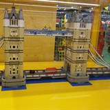 Z Lega jde postavit cokoliv, teba londnsk Tower Bridge.