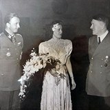 Uniktn fotografie ukazuj Adolfa Hitlera na svatb dstojnka SS Hermanna...