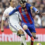 Vldci fotbalu Cristiano Ronaldo a Lionel Messi se potkali i v nedvnm duelu...