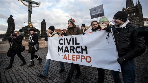 Celý pochod pro Aleppo byl spíe o tom, e si lidé fotili selfíka s vlajkami a...