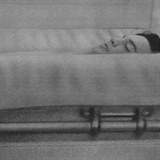 Posledn foto Presleyho v rakvi. Podle konspiranch teori byl ale pohben...