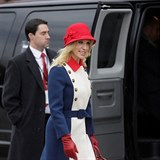 Trumpova poradkyn Kellyanne Conway se oblkla do vlasteneckch barev. Make...