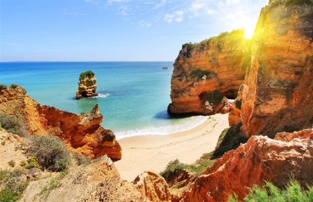 4. místo -  Praia da Rocha, Portimo, Algarve, Portugalsko.