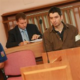 Robert Neff Novk u soudu. Za vradu manelky v noru 2008 dostal 13 let. Letos...