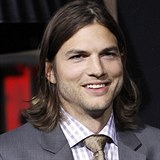 Ashton Kutcher se pokusil nahradit Charlieho Sheena...Jak podle vs uspl?