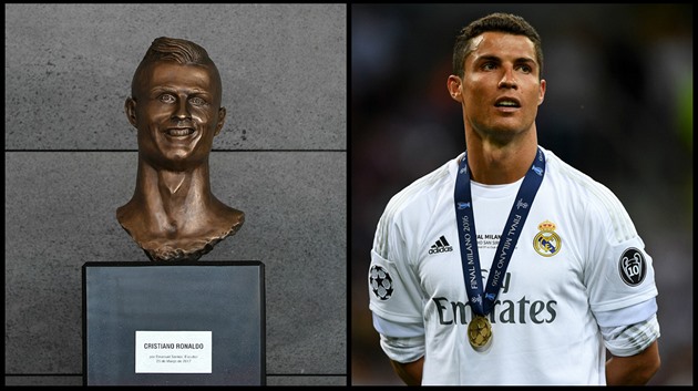 Ronaldo a jeho bezva socha. Sluí jim to, ne?