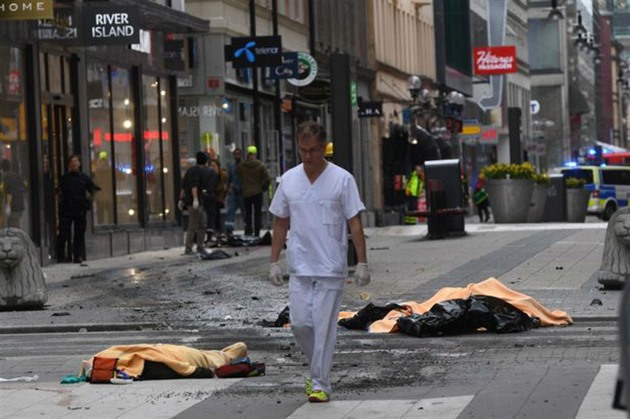 Mrtví po útoku v ulicích Stockholmu
