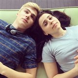 Miles Heizer a Mae Whitman