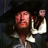 Geoffrey Rush coby kapitn Barbossa z Pirt z Karibiku.