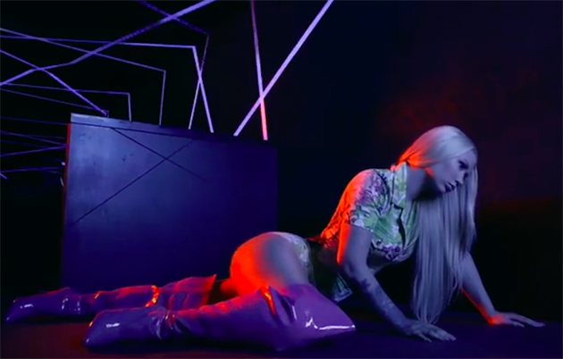 Iggy Azalea v novém klipu Mo Bounce.