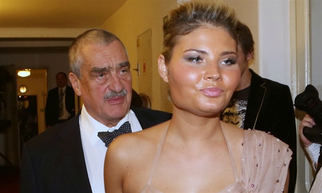 Karel Schwarzenberg a Jana Vopnková v roce 2013.