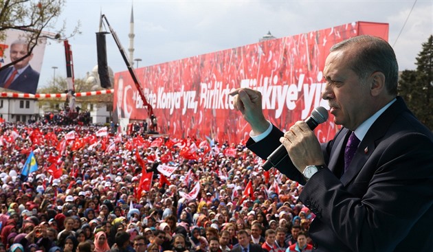 Recep Erdogan v touze po moci ztratil vekeré zábrany