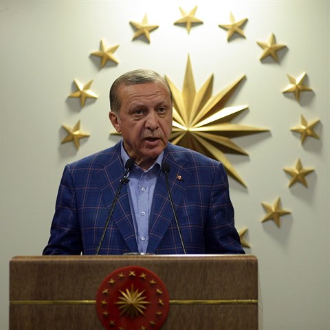Recep Erdogan zvtzil v referendu o poslen prezidentskch pravomoc. Bude...