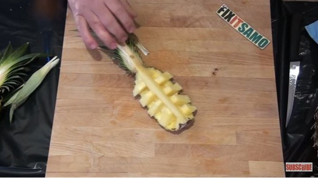 Takhle se krájí ananas!