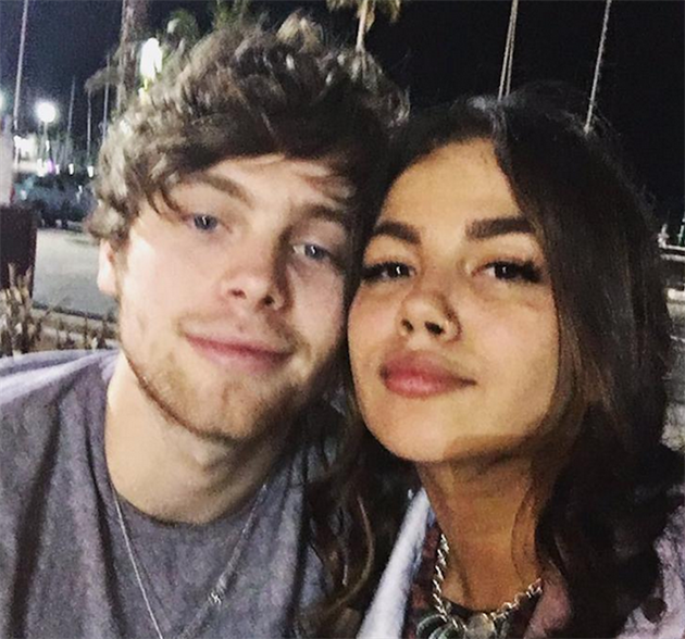 Luke Hemmings a modelka Arzaylea Rodriguez. Podle ve u spolu nejsou.