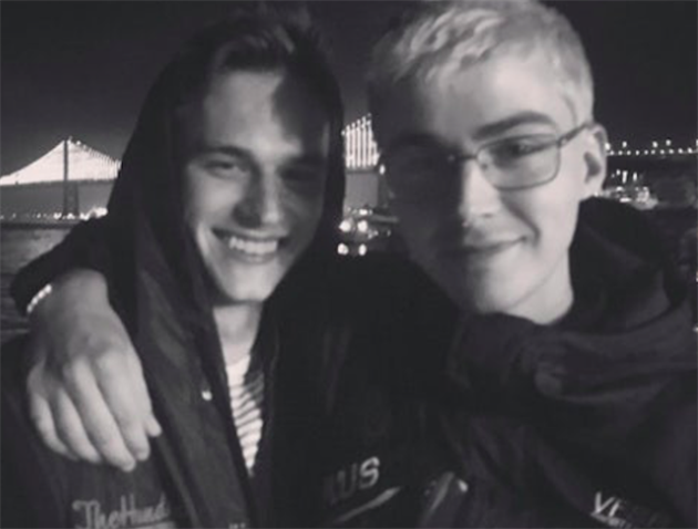 Brandon Flynn a Miles Heizer.