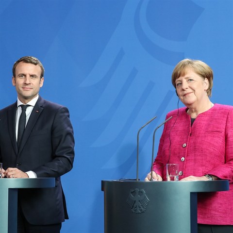 Angela Merkelov a Emmanuel Macron