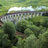 Glenfinnansk viadukt si zahrl ve slavn sze o Harrym Potterovi.