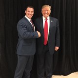 Carl Higbie a Donald Trump.