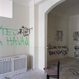 Interiry domu v prask Hybernsk ulici po nonm obsazen squattery.