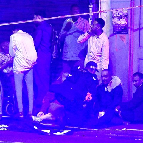 Zrann muslimov ped meitou v Londn