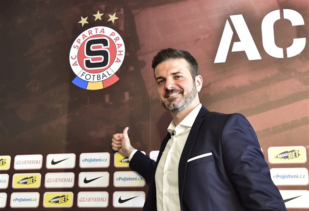 Andrea Stramaccioni si pivedl sedm zahraniních spolupracovník.